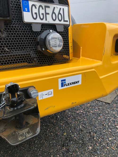 Flexrent logo on yellow vehicle.